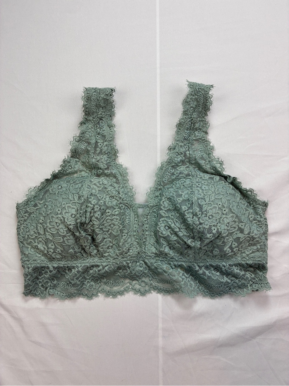 Aerie Bralette padded with Eyelash lace and deep neckline